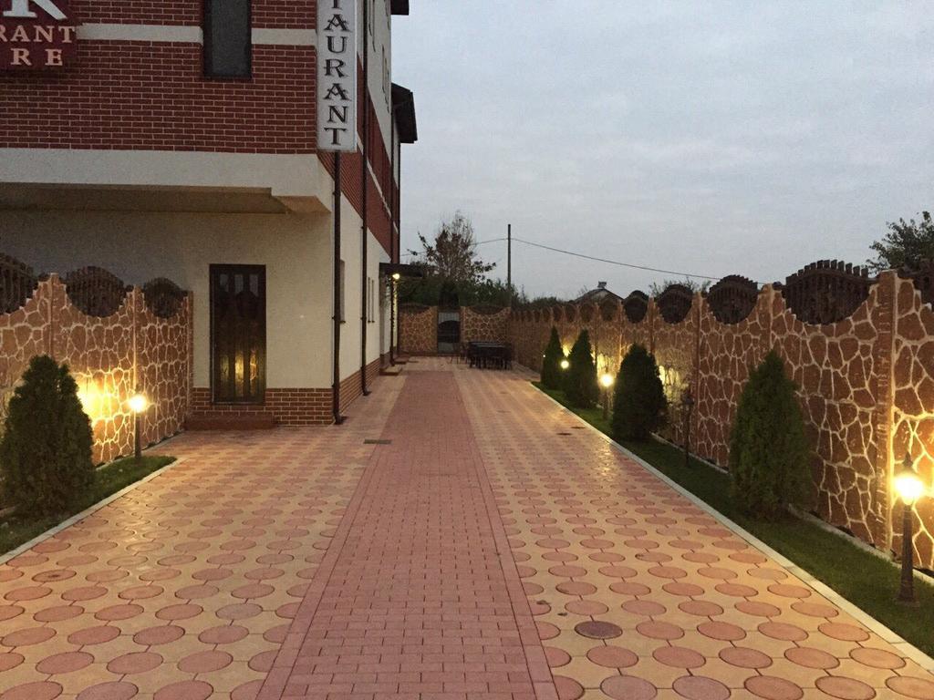 Complex Azar Hotel Galati  Exterior photo