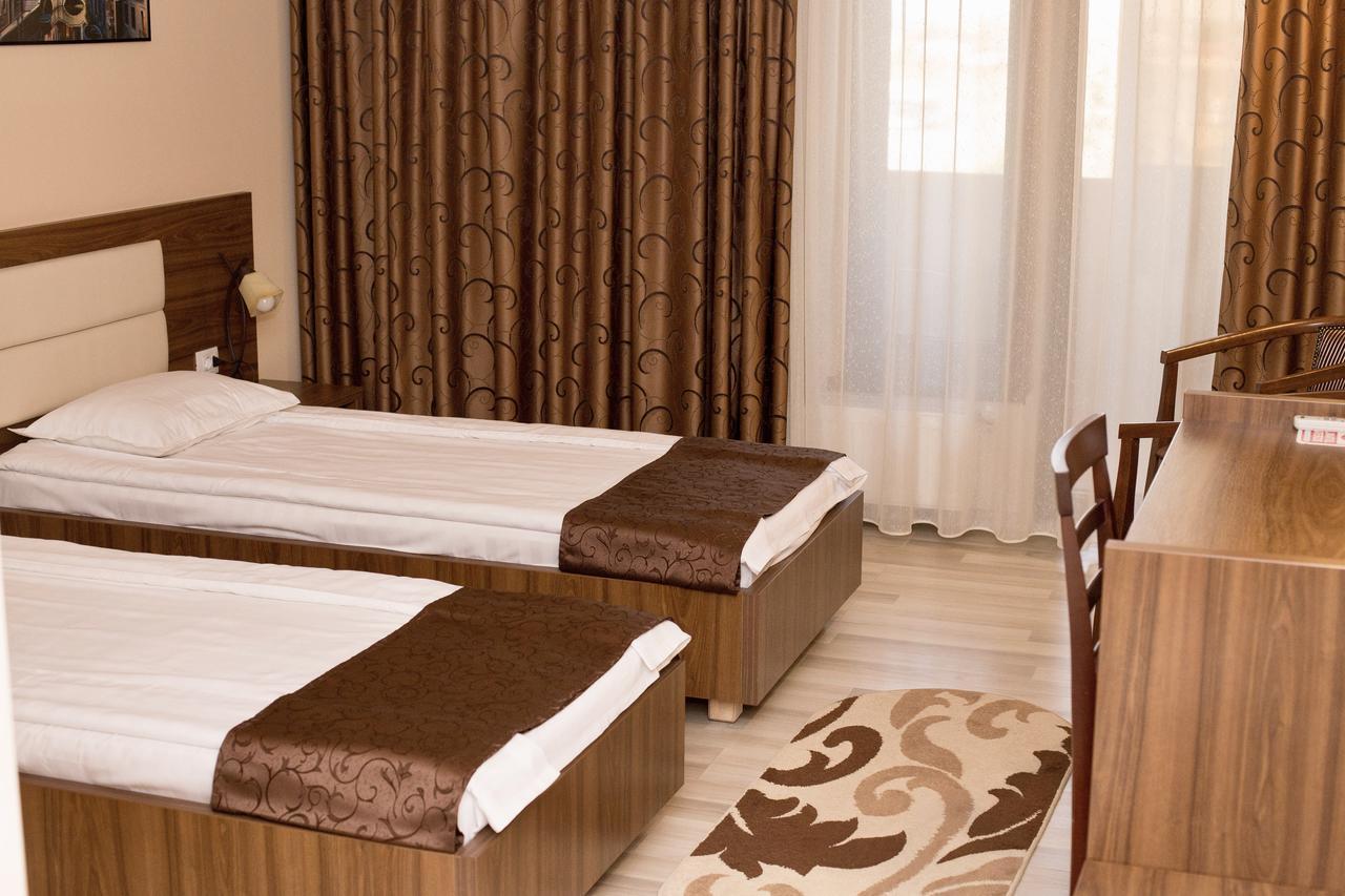 Complex Azar Hotel Galati  Exterior photo